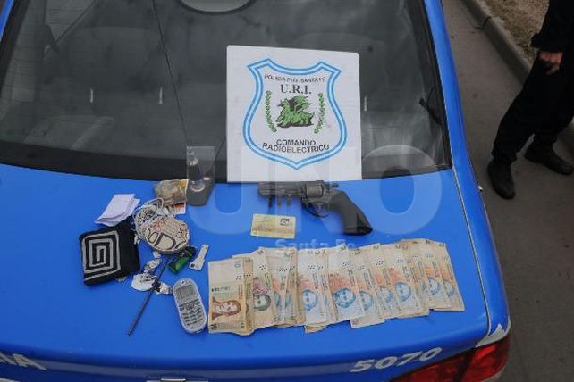 Arrestan a dos arrebatadores luego de una persecución policial