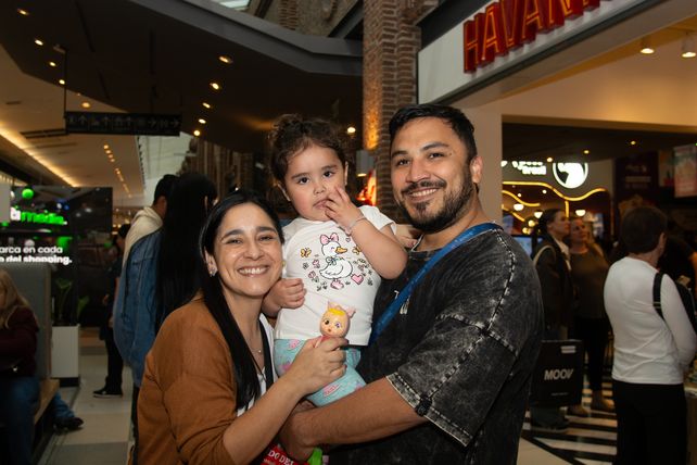 Laura Ortube, Renata y Fabricio Rivera 