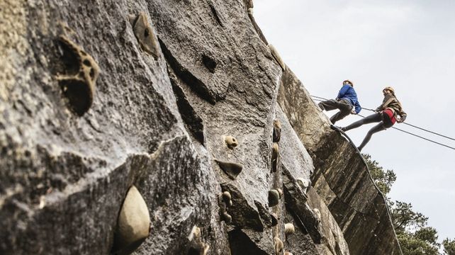 Energía pura. Escalar y contemplar el paisaje es una combinación perfecta para los amantes del deporte y la naturaleza.