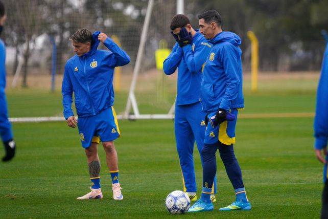 Franco Cervi junto a Ángel Di María durante el entrenamiento de Central.