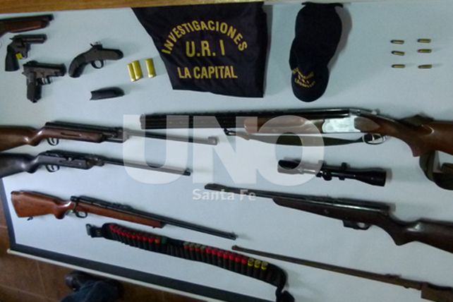 Golpe a los violentos: allanaron, secuestraron armas y detuvieron a 10 hombres