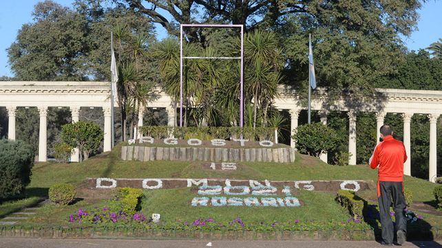 El legendario calendario floral de Cochabamba y bulevar Oroño, un clásico del Parque Independencia. Foto de archivo