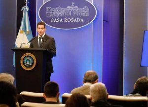 El vocero presidencial negó críticas a Messi y a la selección por la bandera de Malvinas