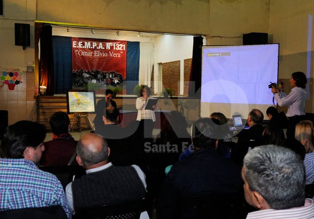 Emotivo. Así fue el acto que se llevó a cabo en las instalaciones de la escuela ubicada en Urquiza 6067. Foto: Juan Baialardo / Diario UNO Santa Fe