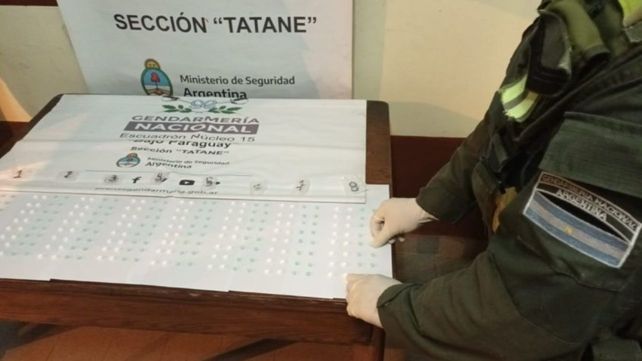 Detuvieron a dos hermanas por una encomienda con 256 pastillas de éxtasis a Rosario