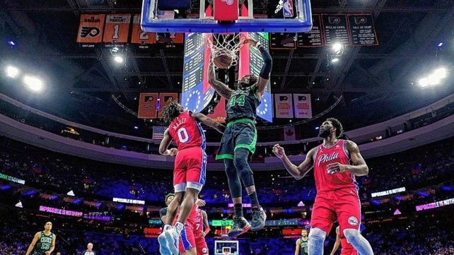 Boston superó como visitante a los Sixers para ganar 2-1 la semifinal del Este.