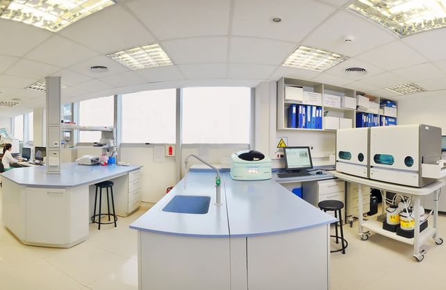 Hacen 80 test diarios de coronavirus en el único laboratorio privado habilitado de la ciudad