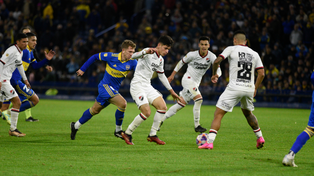 Aguirre encara, Recalde acompaña y Ferreira se muestra atrás. Newell’s necesita de los tres en un buen nivel.