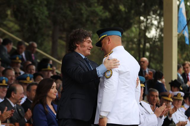 Milei volvió a mostrarse junto a Villarruel en una ceremonia de premiación de la Escuela de Cadetes de la Policía Federal.