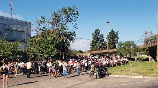 Video: comenzó la multitudinaria marcha del 8M en la ciudad de Santa Fe