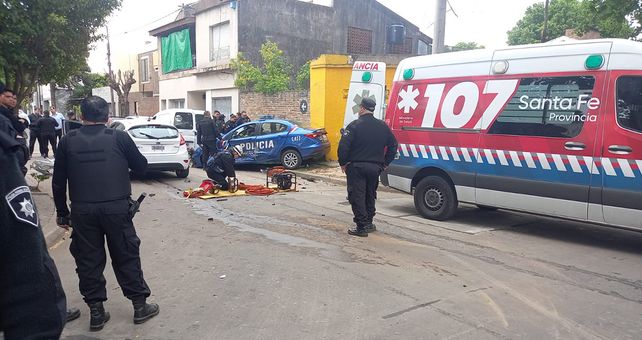Violento choque entre un patrullero de la policía y un auto en zona oeste