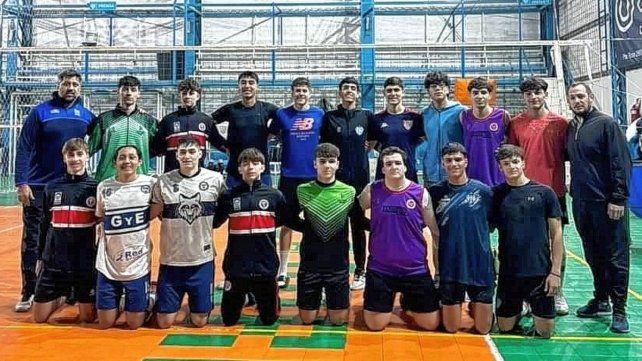 El plantel U18 de la Asociación Santafesina que jugará en San Jerónimo Norte.