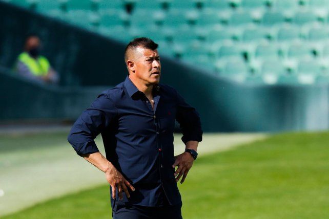 Jorge Almirón espera tener el plantel completo cuanto antes. Afrontará un año duro con Central.