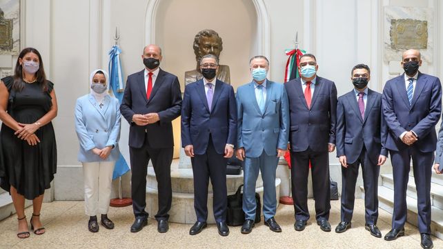 Perotti recibió a una delegación del Fondo Kuwaití que financiará la primera etapa del acueducto Santa Fe-Córdoba