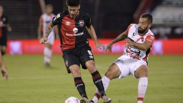 Control. El criterio de Pablo Pérez para distribuirla será esencial para el juego del equipo rojinegro.