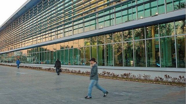 Rosario: balearon a un menor de 17 años, la Policía lo trasladó hasta el hospital y falleció una hora después