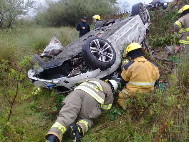 Un muerto en un espectacular accidente en la autopista que une Rosario con Santa Fe
