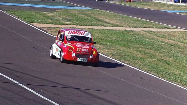 &nbsp;El piloto santafesino Javier Prosperi se consagró campeón en los Fiat 600 TZ en Paraná.