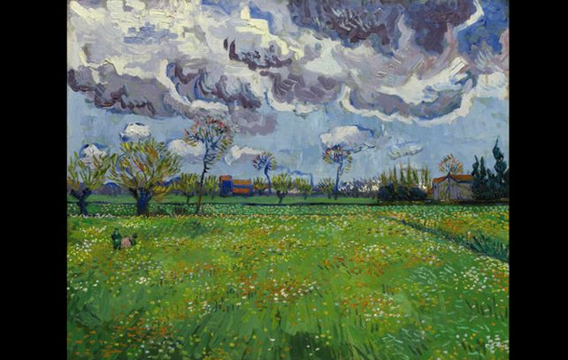 Paisaje bajo un cielo tormentoso