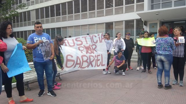 Reclamo de Justicia por Gabriel Gusman frente a Tribunales: Fue fusilado de la peor manera