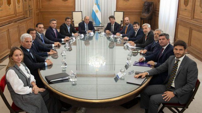Gobernadores y la Rosada negociaron Ganancias y Ómnibus