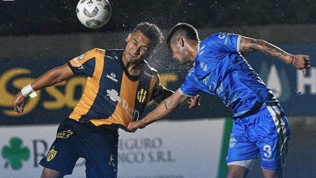 Atlanta y Gimnasia de Salta terminaron 1-1 por un insólito gol que no le cobraron al Bohemio.
