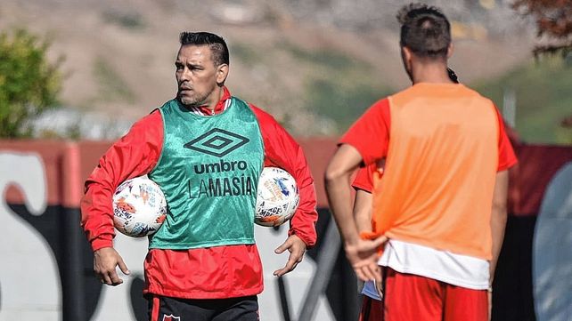 El Negro Fernando Gamboa inició su segundo ciclo como DT de Newells.&nbsp;