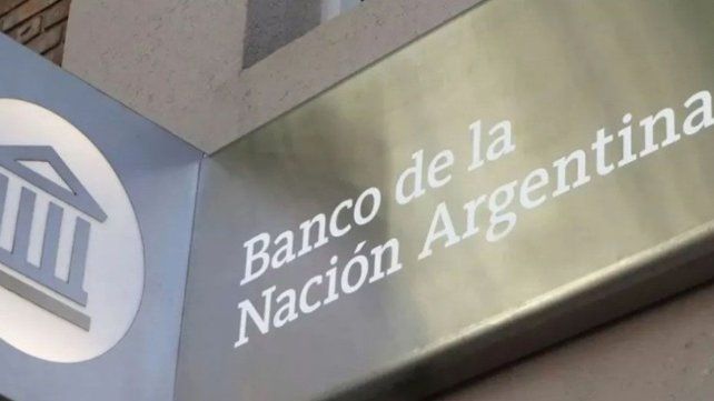 Empleados estatales podrán cobrar el sueldo en otras entidades además de Banco Nación Empleados estatales podrán cobrar el sueldo en otras entidades además de Banco Nación