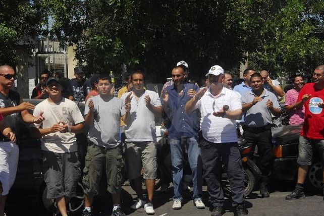Tratativas a la medianoche para destrabar la protesta policial