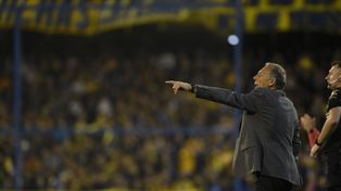Es por acá. El entrenador canalla. Miguel Russo, dio&nbsp; indicaciones y quedó muy conforme con Central.