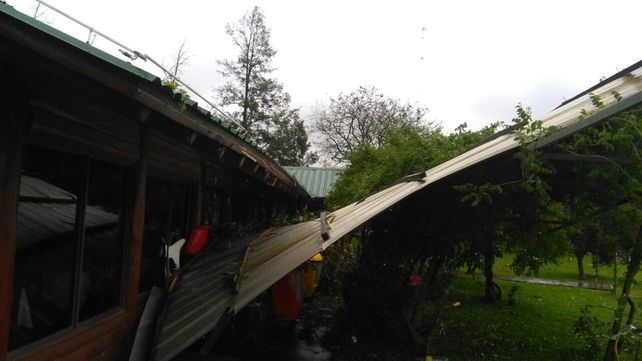 Tormentón. las ráfagas afectaron casas y galpones asentados al costado de la autovía.