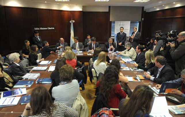 Ayer en el Ministerio de Salud de la Nación se evaluaron acciones ante la eventual aparición de casos de ébola en el país.