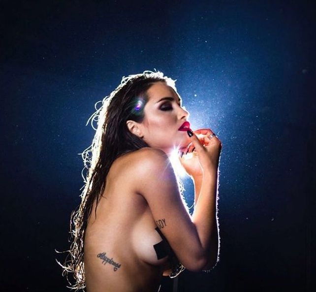Lali Espósito reveló las imágenes sin Photoshop de una producción en topless