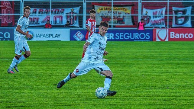 Patronato juega ante Estudiantes de Caseros.