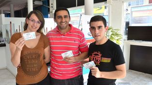 Juge&nbsp;Cavenaghi y su familia buscaron las entradas para la Más Popular. Foto UNO Mateo Oviedo. &nbsp;