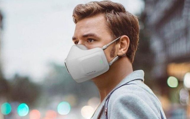 Crearon un barbijo electrónico que purifica el aire bloqueando virus y bacterias
