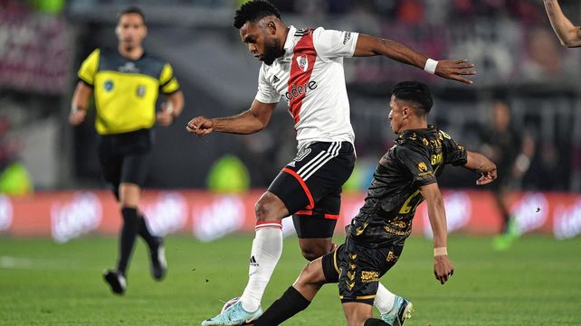River le ganó a Platense en el Monumental.