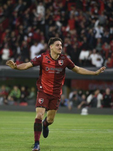 El premio del Zorro Cóccaro a Guch por su asistencia en el primer gol de Newells