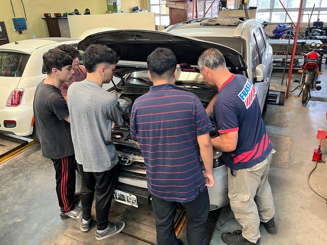Los alumnos pueden plasmar el marco teórico en prácticas reales.