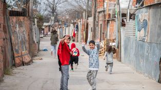 El barrio se extiende a partir del cruce de las avenidas Presidente Perón y 27 de Febrero y comenzó a conformarse en los comienzos de la década del 70.