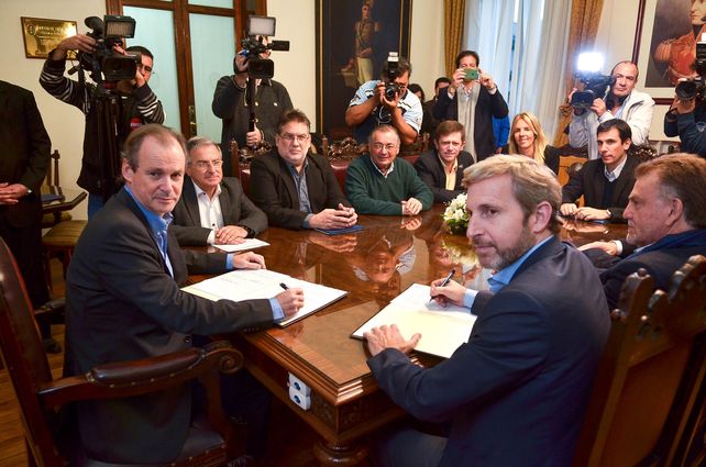 2016. Bordet y Frigerio firman el acuerdo de las viviendas para inundados. Iván Kerr