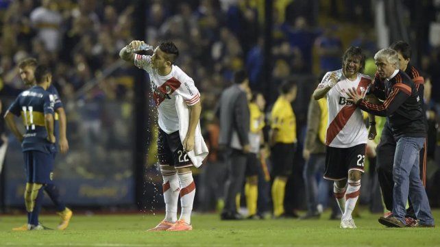 El Superclásico del gas pimienta: un ataque que quedó en la historia del fútbol.