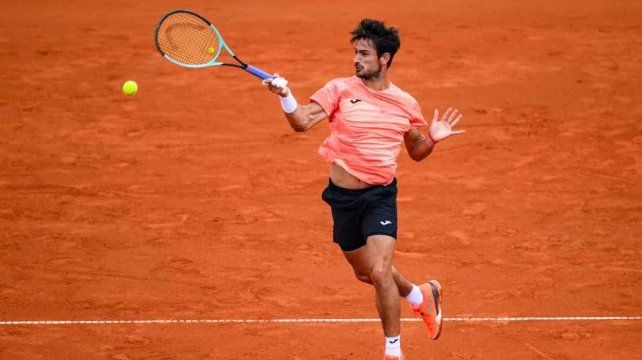 Mariano Navone le puso ganas y ganó su partido en cuatro sets.