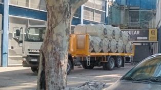 Los tanques en una de las puertas del Gigante de Arroyito, tras e rápido accionar de la comisión directiva.