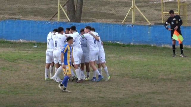 El festejo del primer gol salaíto