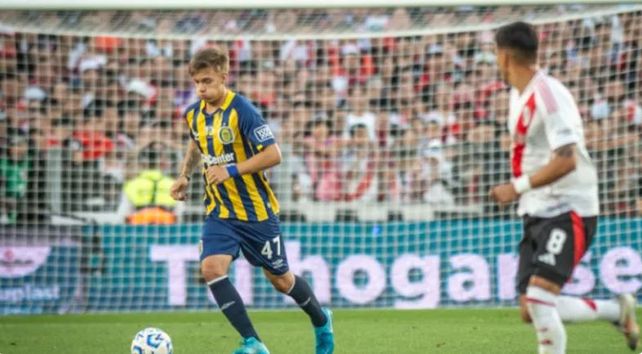 Luca Raffin, el día de su aparición en la primera división. Fue contra River y el equipo de Ariel Holan fue goleado.