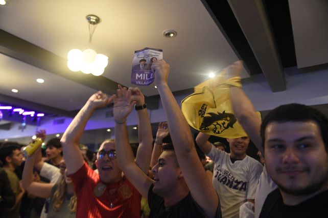 El búnker de Milei en Rosario fue una fiesta, con música incluida