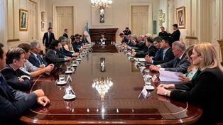 Gobernadores reunidos con funcionarios nacionales. La Nación quiere discutir la relación fiscal con las provincias.