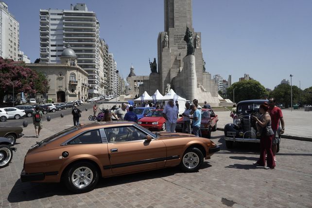 Una joya. Un Datsun 280 acaparó la atención en el Moumento.