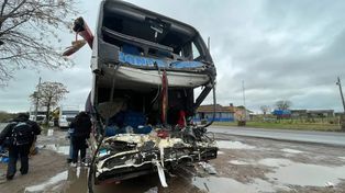 Así quedó el frente del colectivo que sufrió el choque en la provincia de Santa Fe